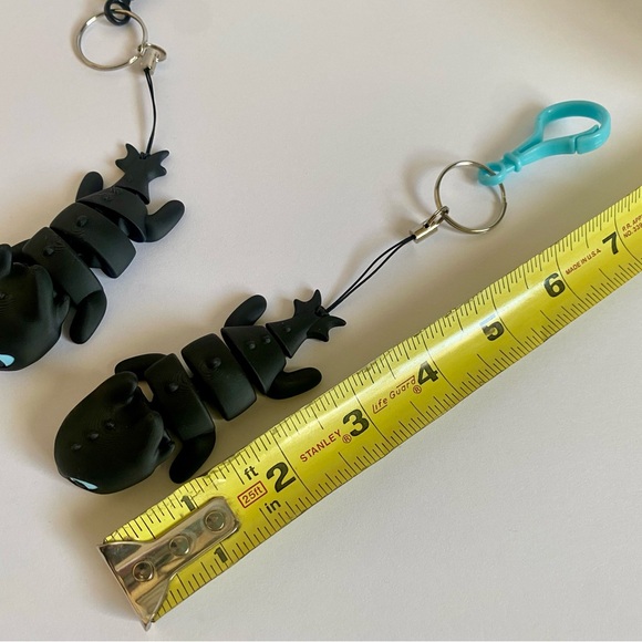 3D printed Toothless and Light Fury keychains - Picture 3 of 3